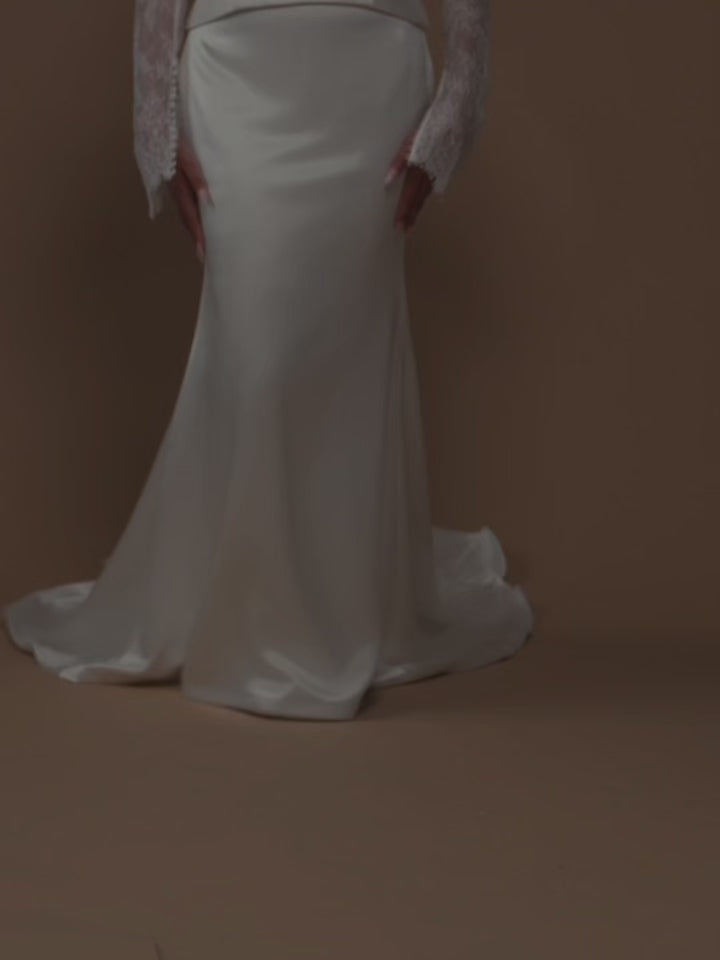 Load video: Evangeline Skirt - Try On
